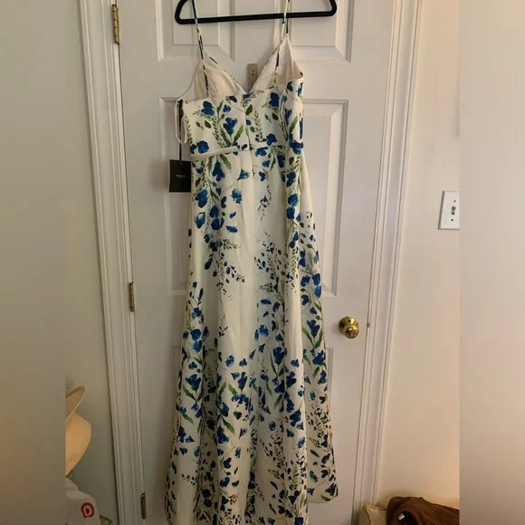 Pronovias Gown - Picture 2 of 8